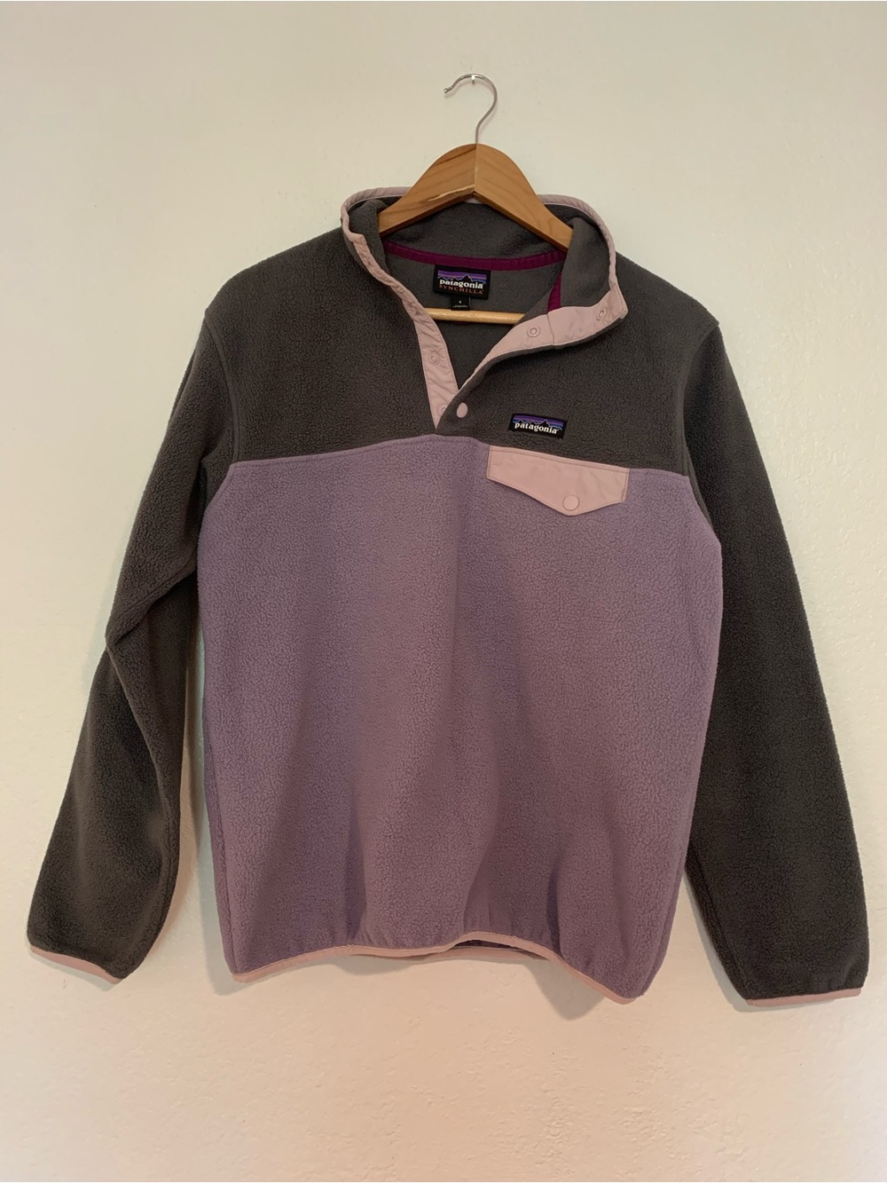 Patagonia Synchilla Fleece Two-Tone Snap Pullover in Lavender and Charcoal | S